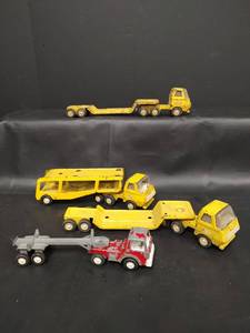 lot 578 image: Vintage Tonka Die-Cast Semi Truck and Trailers