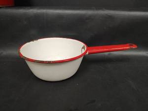 lot 582 image: Vintage Red and White Enamelware Pan