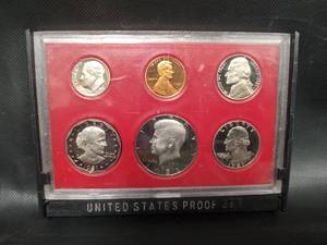 lot 589 image: Vintage 1981 United States Proof Coin Set