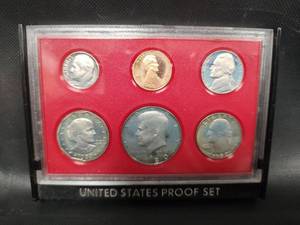 lot 590 image: Vintage 1980 United States Proof Coin Set