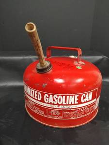 lot 599 image: Galvanized Gasoline Can 2.5 Gallon
