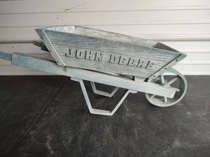 lot 612 image: John Deere Resin Garden Cart, 13.5W x 25.5L