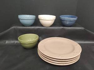 lot 620 image: Signature Housewares Sorrento Stoneware Bowls and Plates Set