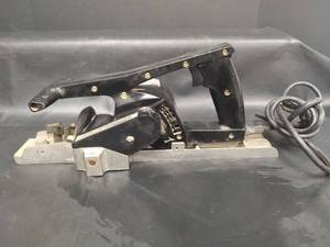 lot 630 image: WEN Model 931 Electric Hand Planer