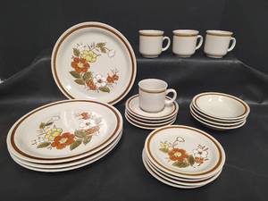 lot 635 image: Vintage Mountain Wood Collection Stoneware Trellis Blossom Dinnerware, 20 pc set