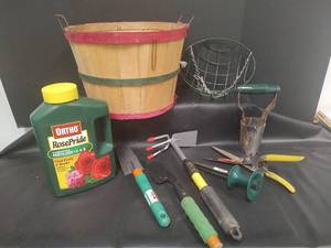 lot 650 image: Gardening Supplies