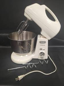 lot 656 image: Farberware Turbo Stand Mixer with Attachments