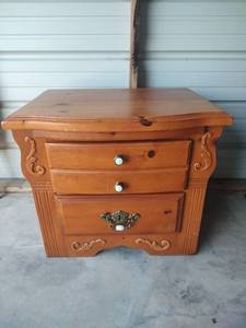 lot 671 image: Solid Wood 3-Drawer Nightstand, 26x19x23