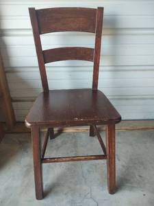 lot 672 image: Wooden Ladder-Back Chair