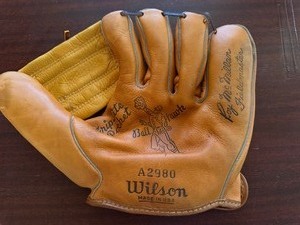 lot 33 image: Vintage Wilson A2980 Glove