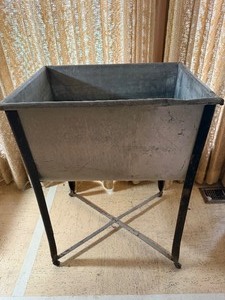 lot 56 image: Vintage Eveready Metal Wash Stand
