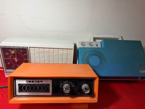 lot 132 image: Vintage Electronics - RCA Victor and ICP Radios, Magnavox Radio Phonograph