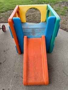 lot 403 image: Little Tikes Outdoor Play Set w Slide