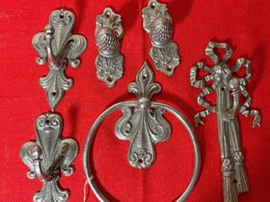 lot 153 image: Vintage Metal Hooks, Towel Holders