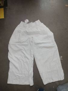 lot 2463 image: Ladies 2XL stretchy white pants