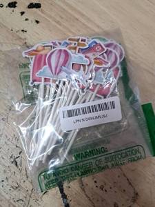 lot 4162 image: Cake Cupcake Toppers Set with Hot Air Balloon Designs