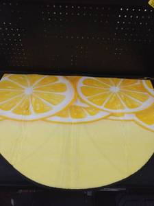 lot 6050 image: Lemon carpet half circle 34x23 in