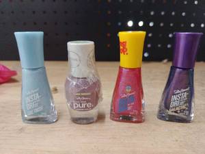 lot 14163 image: Sally Hansen Nail Polish Collection 4pc Bundle