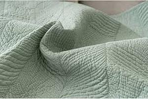 lot 1150 image: King size lime green mattress blanket