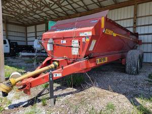 lot 10323 image: Meyer Manure Spreader