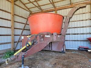 lot 10326 image: Roto Grind Model 1090 Feed Mixer