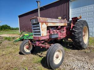 lot 10335 image: International 856 Farm Tractor for Parts or Restoration