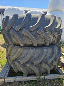 lot 10342 image: Floater Tires for AgCo Sprayers - Set of 4
