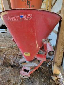 lot 10363 image: Tarter 3-Point Hitch Fertilizer Spreader
