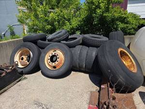 lot 18739 image: Used Commercial Truck Tires and Trailer Ramp