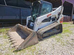 Bobcat T770 Compact Track Loader with Bucket Attachment