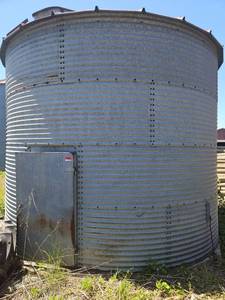 lot 10369 image: Large Agricultural Grain Storage Silo