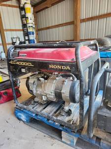 lot 18743 image: Honda EG4000CL Portable Generator