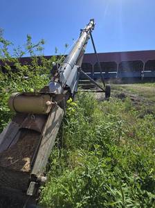lot 18790 image: Farm Grain Auger Conveyor System