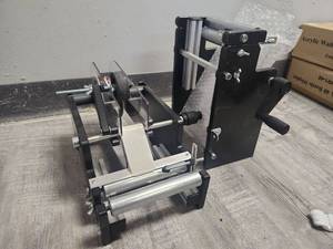 lot 23568 image: Easy Labeling Machine For Round Bottles