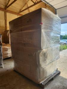 lot 23586 image: 24 Pistol Grip Bottles Pallet