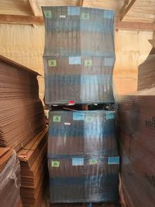 lot 23589 image: Wolverine Plastics 1 Gallon F-Style Bottles Natural Color Bulk Lot