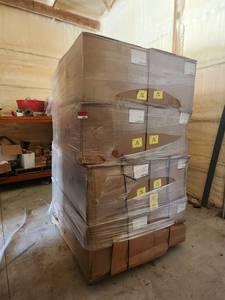 lot 23601 image: Lot of Patrick Industries Pistol Grip Bottles