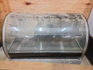 lot 24927 image: Vollrath Commercial Curved Glass Deli Display Case Model RDE8148