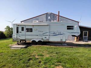 2004 Cougar 5th Wheel Camper