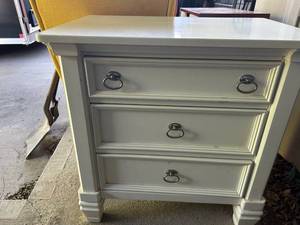 lot 5204 image: White Wooden Nightstand with 3 Drawers