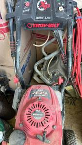 lot 351 image: Troy-Bilt XP 2600 PSI Gas Pressure Washer with Honda GCV160 Engine