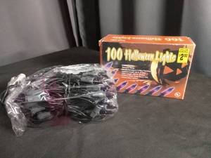 lot 40965 image: 100 Halloween String Lights Purple Indoor Outdoor Set