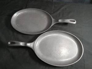 lot 40969 image: Cast Iron Skillet Set Two Piece Frying Pan Collection