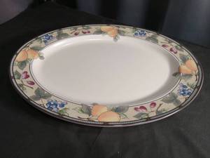 lot 40980 image: Mikasa Intaglio Garden Harvest Oval Serving Platter