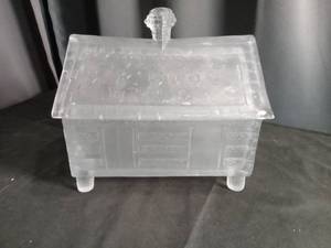 lot 40984 image: Clear Glass Covered Dish
