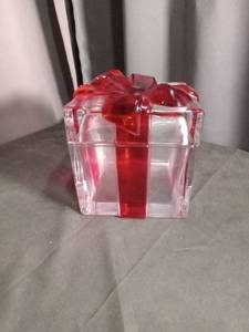 lot 40989 image: Crystal Glass Gift Box with Red Ribbon Bow Decorative Figurine
