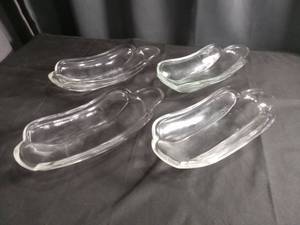 lot 40997 image: Set of 4 Clear Glass Corn or ice cream sundae Serving Dishes