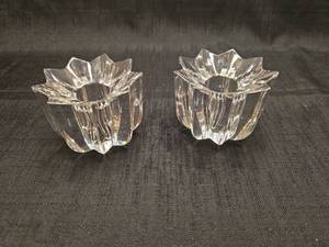 lot 40143 image: Glass Star-Shaped Candle Holders Set