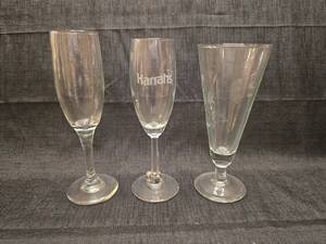 lot 40144 image: Set of 3 Mixed Glass Champagne Flutes Including Harrahs Casino Glass