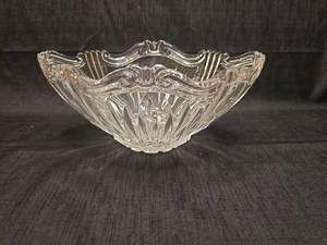 lot 40145 image: Crystal Glass Decorative Bowl with Scalloped Edge
